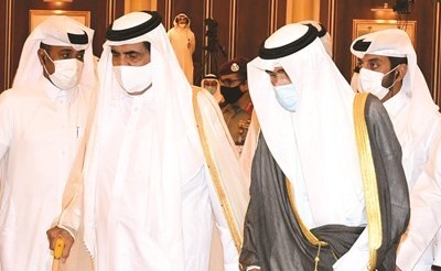 صاحب السمو الأمير الشيخ نواف الأحمد وصاحب السمو الأمير الوالد الشيخ حمد بن خليفة