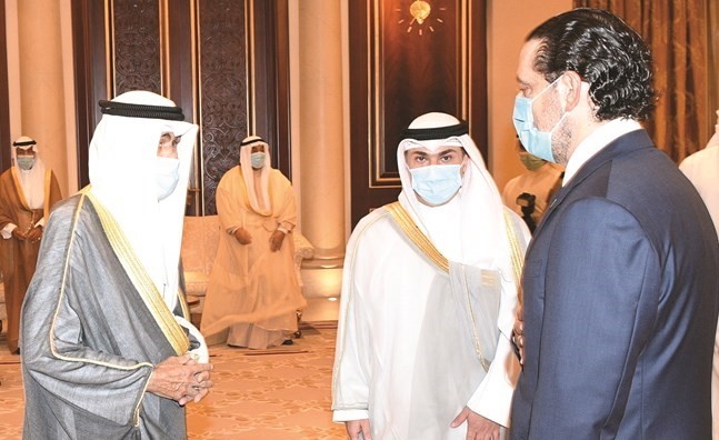 صاحب السمو الأمير الشيخ نواف الأحمد يتلقى التعزية من سعد الحريري