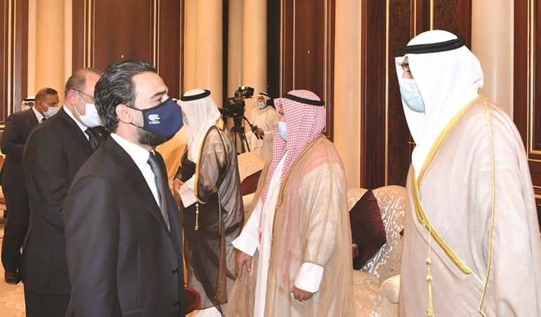 الشيخ حمد صباح الأحمد وسمو الشيخ صباح الخالد لدى تلقي العزاء من الوفد العراقي