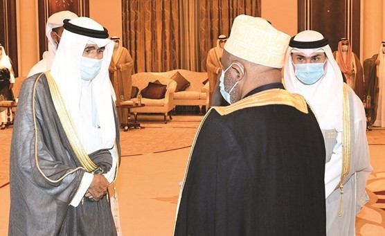 صاحب السمو الأمير الشيخ نواف الأحمد يتلقى عزاء رئيس جمهورية القمر المتحدة عثمان غزالي