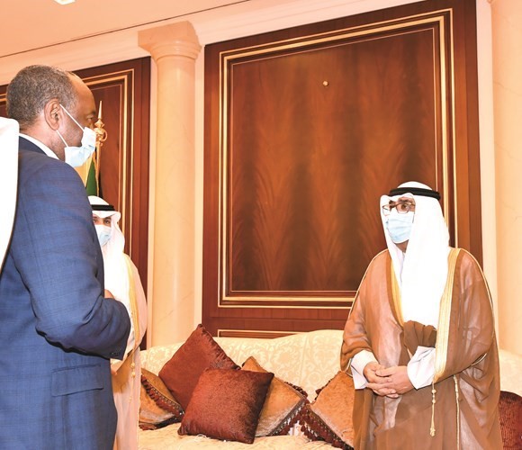 ومعزيا الشيخ مشعل الأحمد