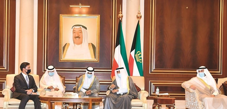 صاحب السمو الأمير الشيخ نواف الأحمد يتلقى التعازي من ممثل الحكومة في الولايات المتحدة الأميركية وزير الدفاع مارك توماس إسبر بحضور مرزوق الغانم