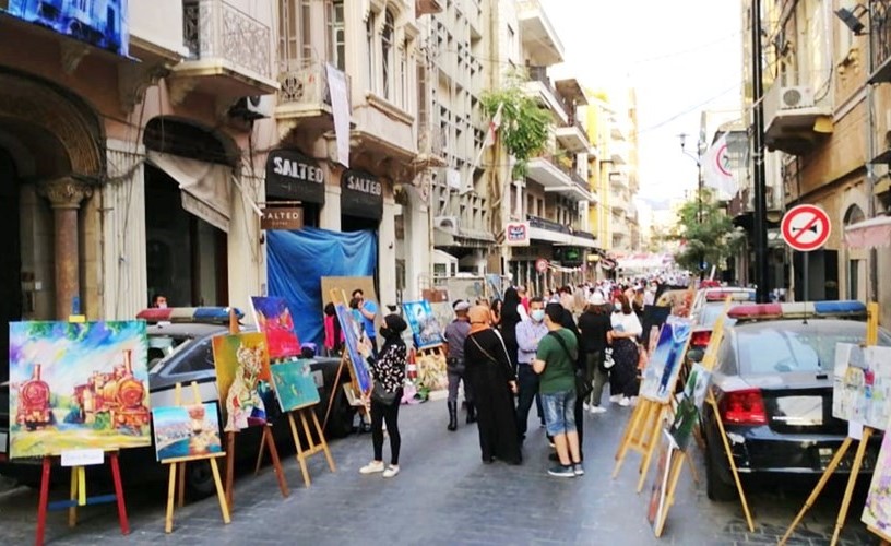 جمعية الفنانين اللبنانيين للرسم والنحت خلال افتتاح معرض النهوض الثامن في الجميزة	(محمود الطويل)