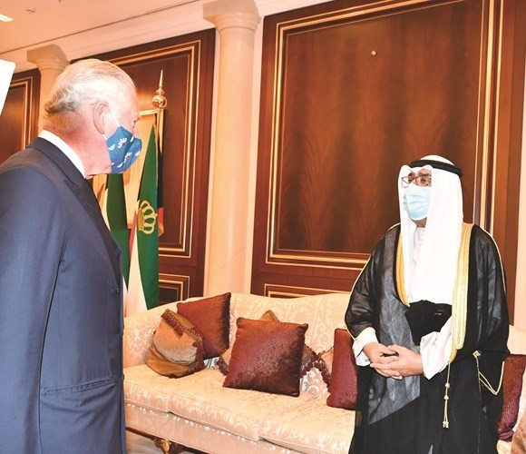 الشيخ مشعل الأحمد يتلقى التعازي من صاحب السمو الملكي الأمير تشالز