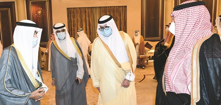 صاحب السمو الأمير الشيخ نواف الأحمد يتلقى واجب العزاء من صاحب السمو الملكي الأمير تركي بن طلال بن عبدالعزيز