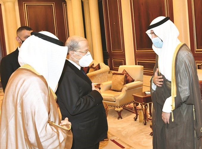 العماد ميشال عون يعزي رئيس مجلس الامة مرزوق الغانم