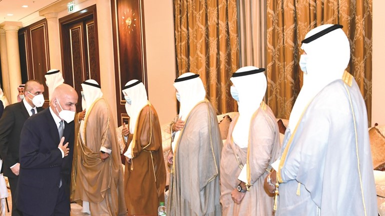الرئيس الأفغاني معزيا عددا من الشيوخ