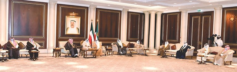 صاحب السمو الأمير الشيخ نواف الأحمد وصاحب السمو الملكي الأمير د.حسام بن سعود وصاحب السمو الملكي الأمير عبدالعزيز بن سطام ومرزوق الغانم والشيخ مشعل الأحمد والشيخ جابر العبدالله وسمو الشيخ ناصر المحمد وسمو الشيخ جابر المبارك والشيخ حمد صباح الأحمد