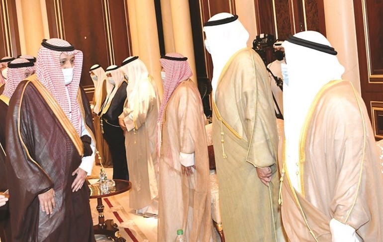 أصحاب السمو الملكي الأمراء يعزون الشيخ جابر العبدالله وسمو الشيخ ناصر المحمد وسمو الشيخ جابر المبارك والشيخ حمد صباح الأحمد وسمو الشيخ صباح الخالد والشيخ علي الجراح