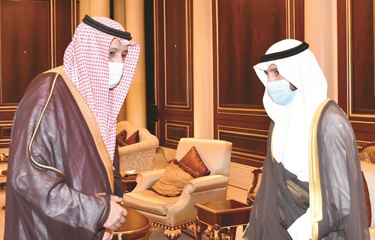 صاحب السمو الملكي الأمير د.حسام بن سعود معزيا مرزوق الغانم