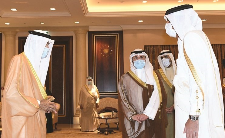 صاحب السمو الأمير الشيخ نواف الأحمد يتلقى تعازي رئيس الوزراء القطري