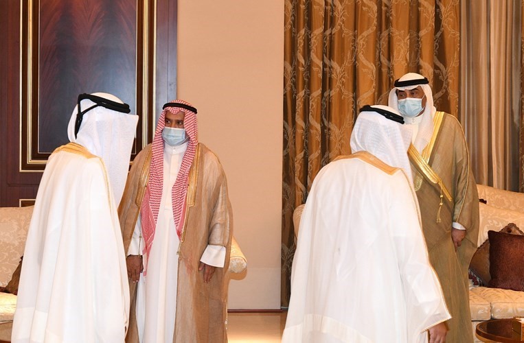 وفدالشورى القطري معزيا الشيخ حمد صباح الأحمد وسمو الشيخ صباح الخالد