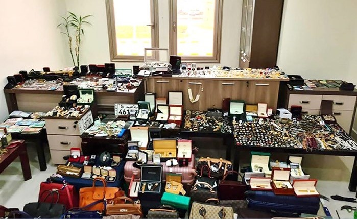 المسروقات تنوعت بين مصوغات وساعات ثمينة وقدرت بمليون ونصف المليون دينار
