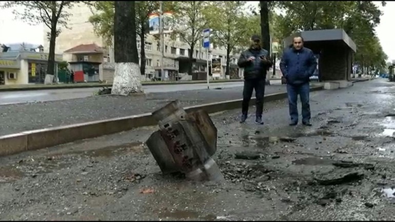 بالفيديو.. القصف يحول عاصمة ناغورني قره باغ إلى مدينة أشباح