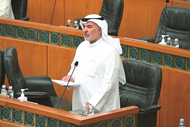 صالح عاشور متحدثا