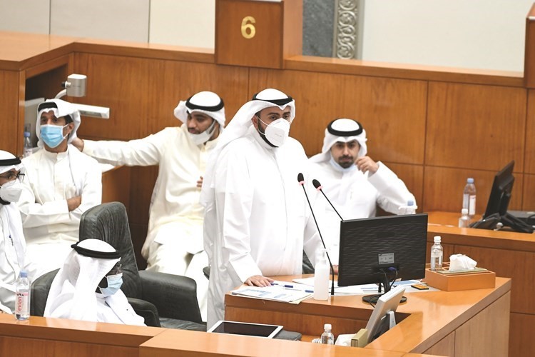 الشيخ د. باسل الصباح متحدثا عن المهن الطبية