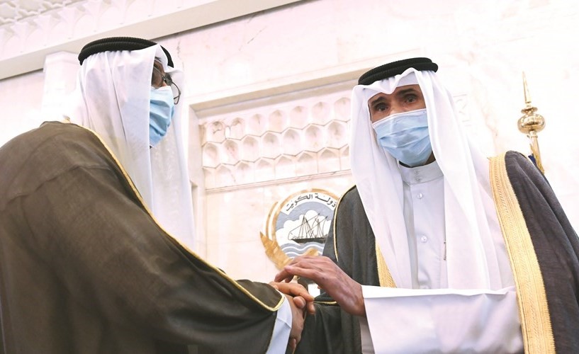 صاحب السمو الأمير الشيخ نواف الأحمد مع سمو ولي العهد الشيخ مشعل الأحمد