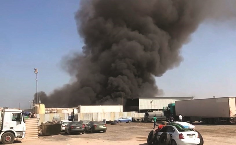 الحريق خلف سحبا دخانية كثيفة