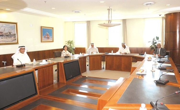 جانب من اجتماع مركز أمناء عبدالعزيز الصقر