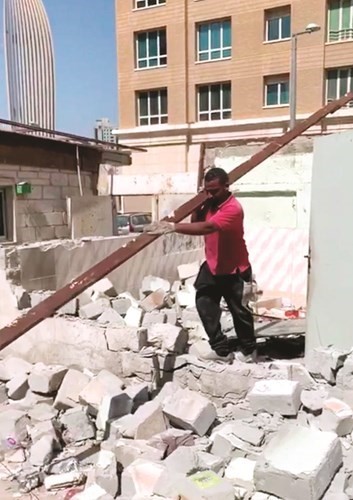 ملاك بعض العقارت قاموا بإزالة المخالفات