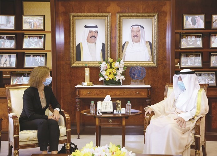 الشيخ د.أحمد ناصر المحمد خلال اللقاء مع السفير الفرنسية الجديدة آن كليرلوجوندر