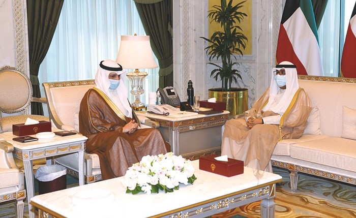 سمو ولي العهد الشيخ مشعل الأحمد مستقبلا رئيس مجلس الأمة مرزوق الغانم