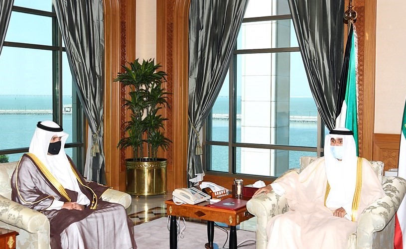 صاحب السمو الأمير الشيخ نواف الأحمد مستقبلا وزير الداخلية ووزير الدولة لشؤون مجلس الوزراء أنس الصالح