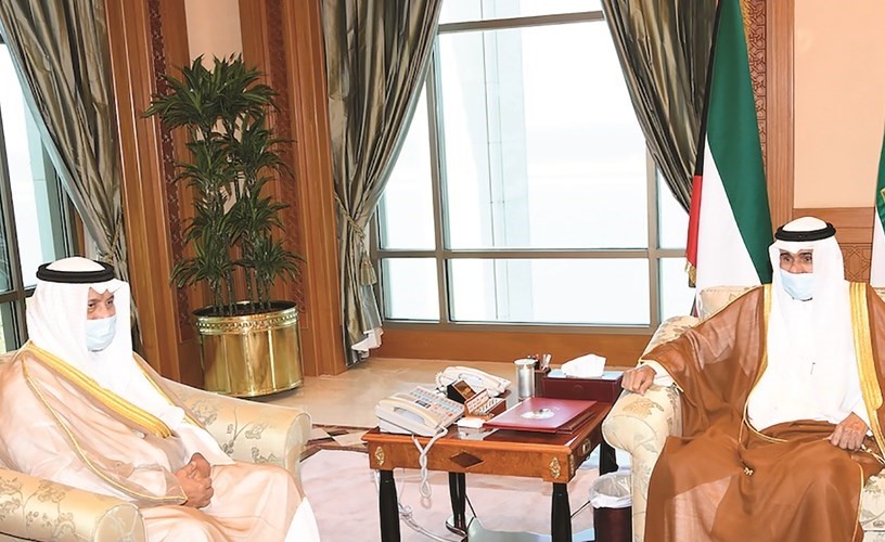 صاحب السمو الأمير الشيخ نواف الأحمد مستقبلا سمو الشيخ جابر المبارك