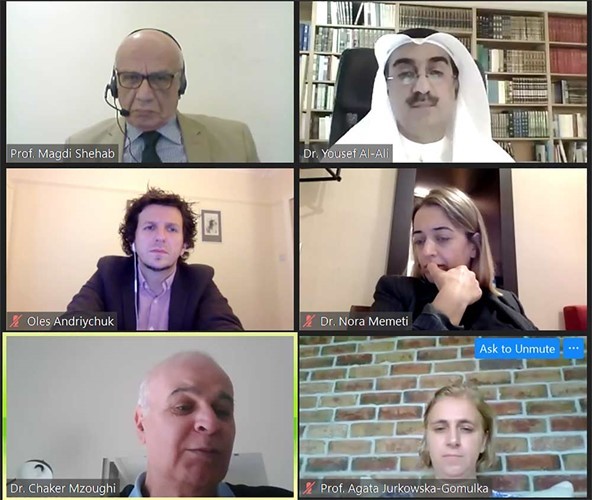  د.يوسف العلي مع المشاركين في الجلسة الرابعة