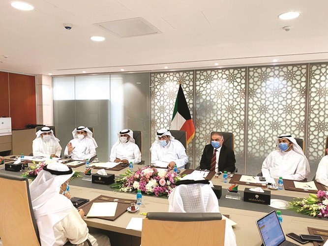 خالد الروضان وعبدالكريم تقي خلال الاجتماع