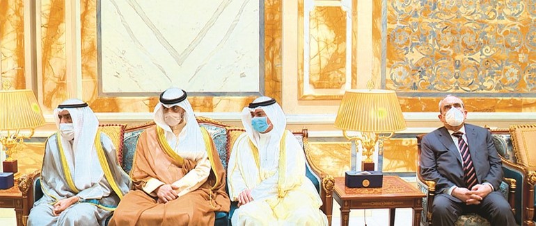 الشيخ مبارك الفيصل والشيخ محمد العبدالله والشيخ خالد العبدالله