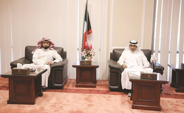 م.مطلق العتيبي وأحمد الشمري خلال المؤتمر الصحافي(ريليش كومار)
