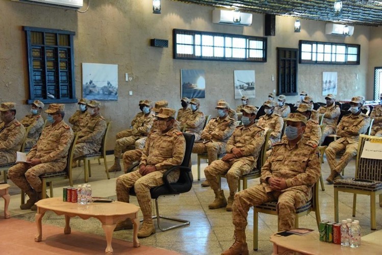 الشؤون القانونية بالقوة البرية تختتم دورة دور القضاء العسكري في عملية صنع القرار العسكري