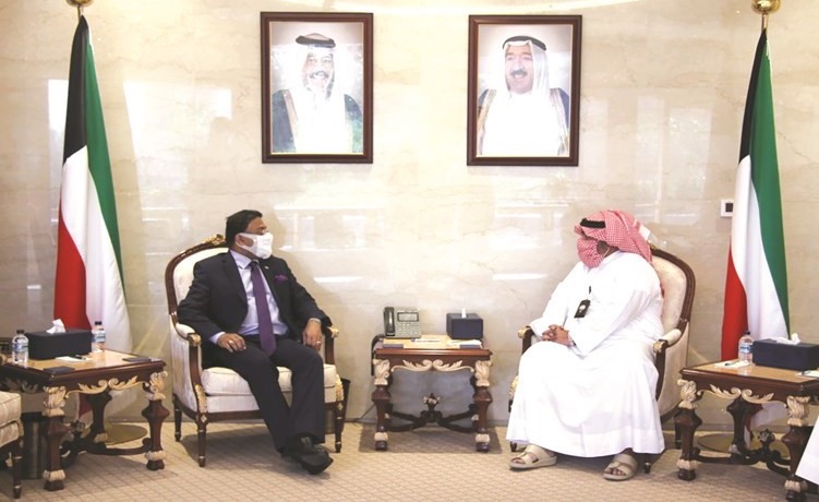 الشيخ ثامر العلي خلال استقباله السفير الهندي
