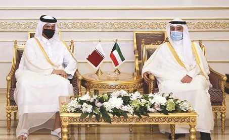 الشيخ د.أحمد ناصر المحمد مستقبلا وزير الخارجية القطري