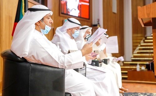 د.بدر الملا وأسامة الشاهين وخليل الصالح ومبارك الحجرف