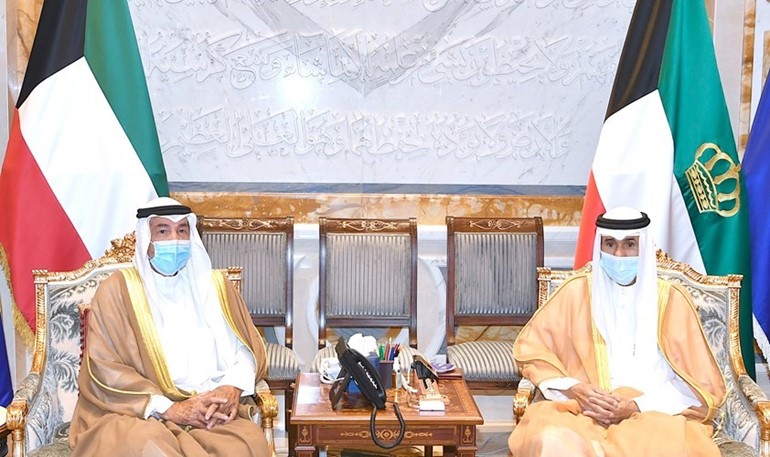 صاحب السمو الأمير الشيخ نواف الأحمد مستقبلا الشيخ جابر العبدالله