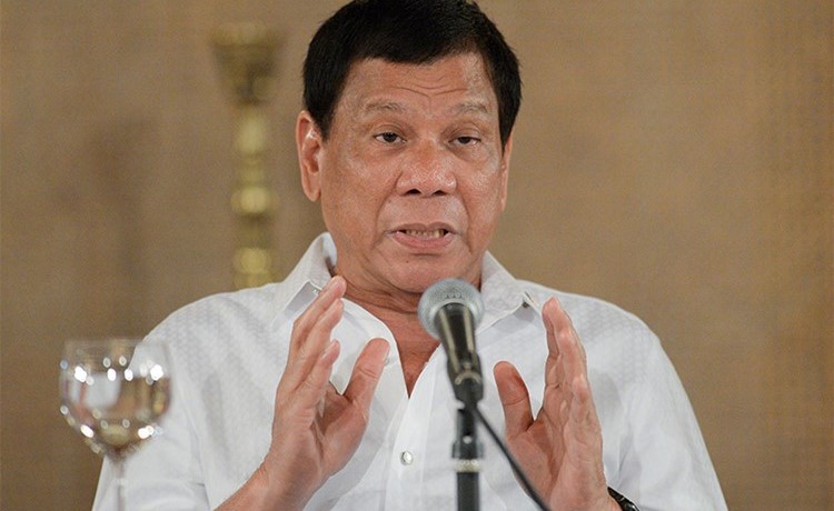رئيس الفلبين: أولوية حقن لقاح كورونا للفقراء ورجال الشرطة