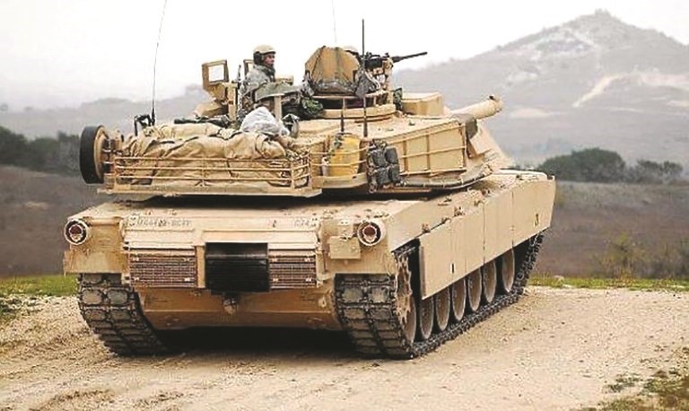 الدبابة M1A2 التي اشترتها القوات البرية الكويتية من الولايات المتحدة