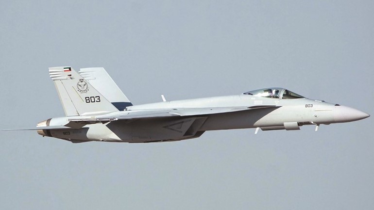 الطائرة الأميركية F/ A 18 Super Hornet التي صنعت خصيصا للقوات الجوية الكويتية