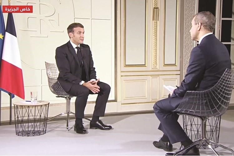 الرئيس الفرنسي إيمانويل ماكرون متحدثا لقناة الجزيرة