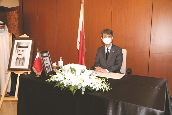 سفير كوريا الجنوبية هونغ يونغ غي يعزي