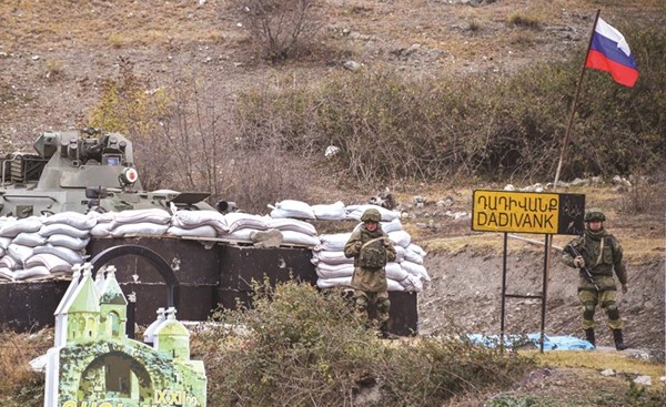 قوات حفظ السلام الروسية تتمركز خارج مدينة كالباجار	(أ.ف.پ)