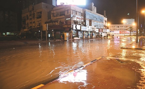 هطول الأمطار أدى إلى غرق العديد من الشوارع والمناطق 				(محمد هاشم)