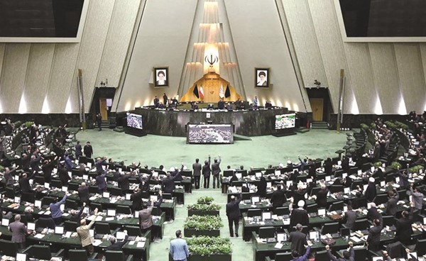 صورة ارشيفية لاحدى جلسات البرلمان الايراني	 (انترنت)