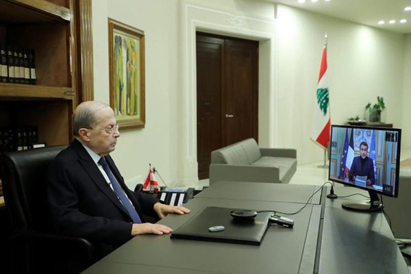 الرئيس اللبناني العماد ميشال عون يلقي كلمته خلال افتتاح المؤتمر الدولي الثاني لدعم بيروت والشعب اللبناني في باريس امس (محمود الطويل)