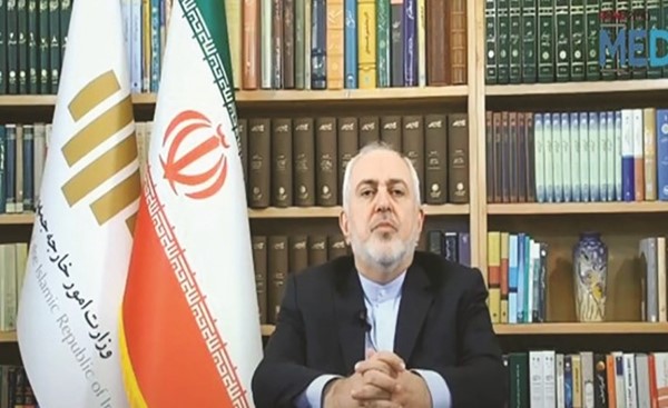 وزير الخارجية الإيراني محمد جواد ظريف مشاركا في مؤتمر افتراضي أمس	(فارس للأنباء)
