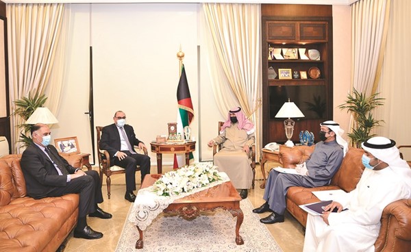 خالد الجارالله خلال اجتماعه مع السفير العراقي السفير المنهل الصافي