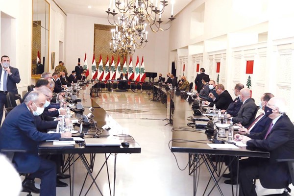 الرئيس العماد ميشال عون مترئساً اجتماع المجلس الأعلى للدفاع في بعبدا (محمود الطويل)