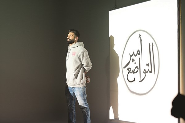 خلف الكواليس